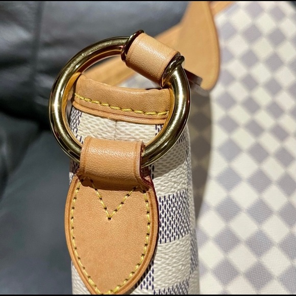 Authentic Louis Vuitton - Picture 4 of 15